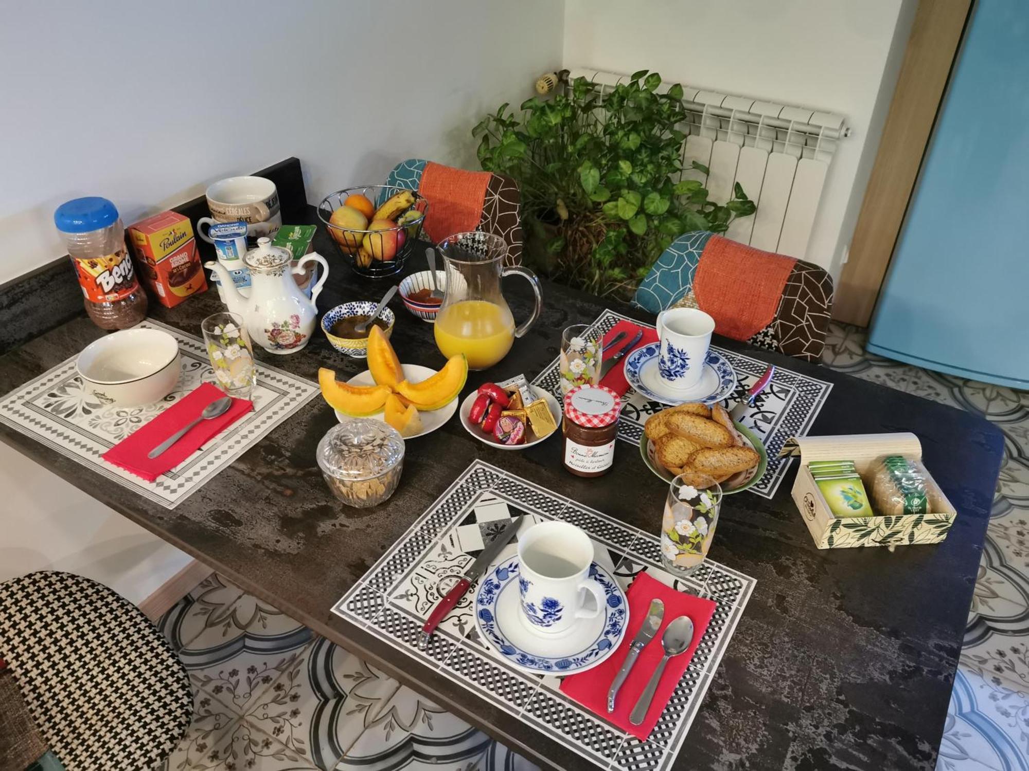 - - - - -Les Colombages - - - - Chambre D'Hotes-Gite- Classement Gite 3 Etoiles Mirepoix  Kültér fotó